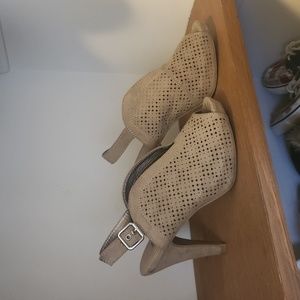 Madden Girl Suade, tan heels size 6